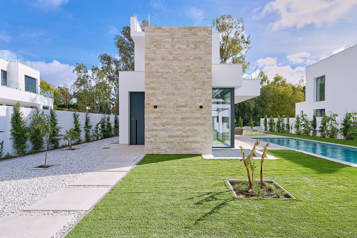 Image No.3-5 Bed Villa for sale