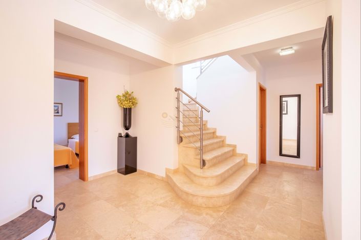 Image No.10-5 Bed Villa for sale