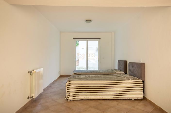 Image No.48-5 Bed Villa for sale