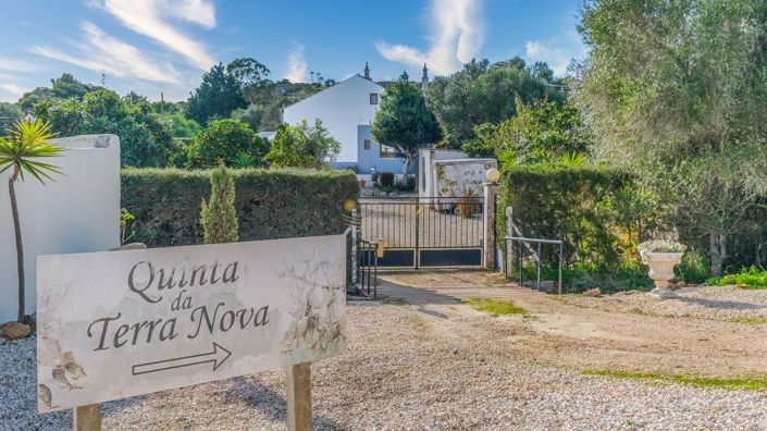 Image No.2-4 Bed Farmhouse for sale