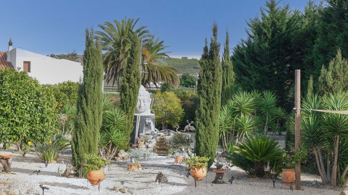 Image No.21-4 Bed Farmhouse for sale