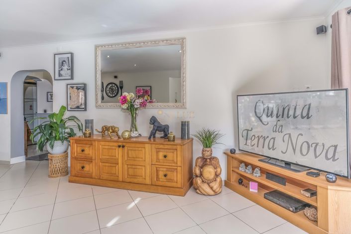 Image No.28-4 Bed Farmhouse for sale