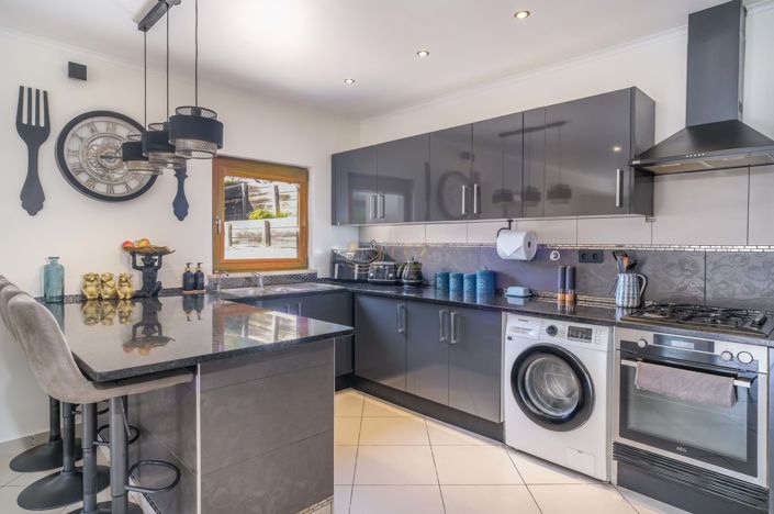 Image No.33-4 Bed Farmhouse for sale