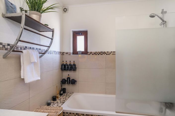 Image No.54-4 Bed Farmhouse for sale