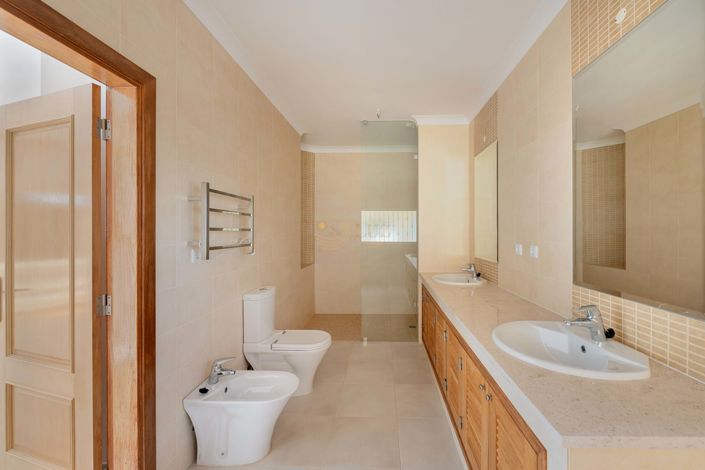 Image No.24-4 Bed Villa for sale