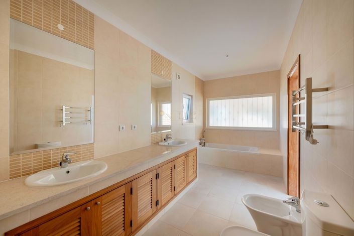 Image No.26-4 Bed Villa for sale