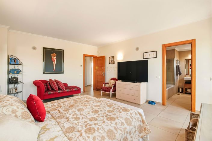 Image No.38-5 Bed Villa for sale