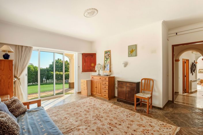 Image No.57-4 Bed Villa for sale