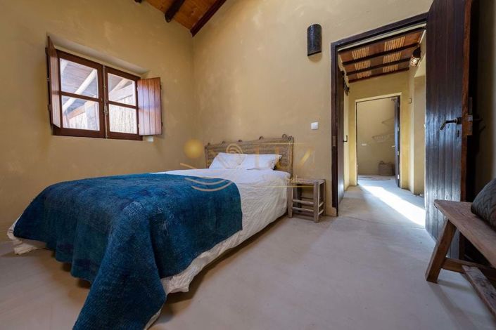 Image No.26-3 Bed Farmhouse for sale