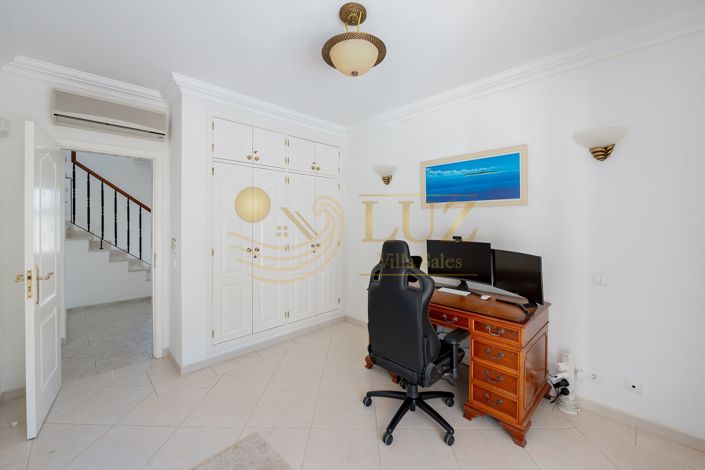 Image No.25-4 Bed Villa for sale