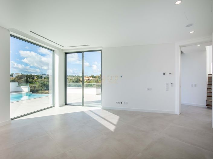 Image No.9-4 Bed Villa for sale