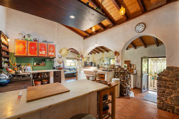 Image No.13-6 Bed Farmhouse for sale