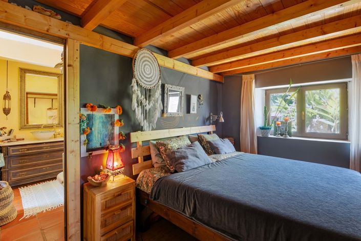 Image No.17-6 Bed Farmhouse for sale
