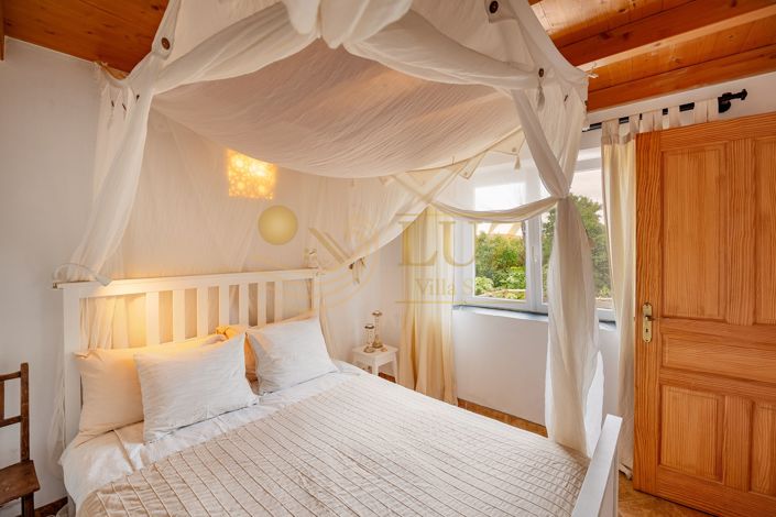 Image No.28-6 Bed Farmhouse for sale