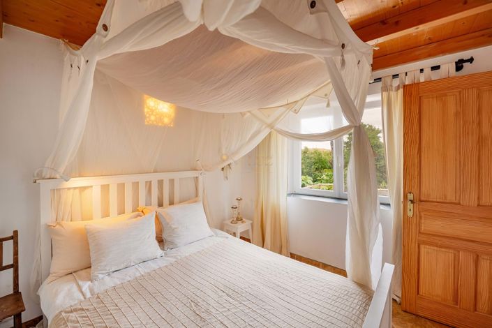 Image No.28-6 Bed Farmhouse for sale