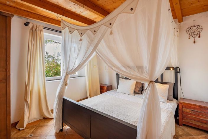 Image No.29-6 Bed Farmhouse for sale