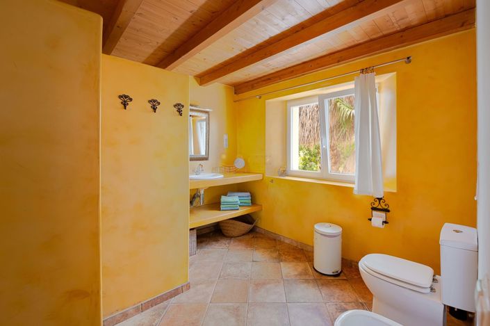 Image No.32-6 Bed Farmhouse for sale