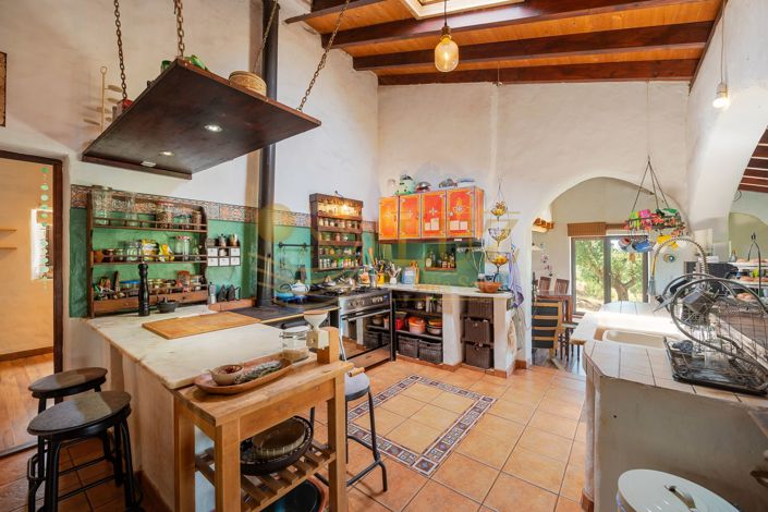 Image No.6-6 Bed Farmhouse for sale