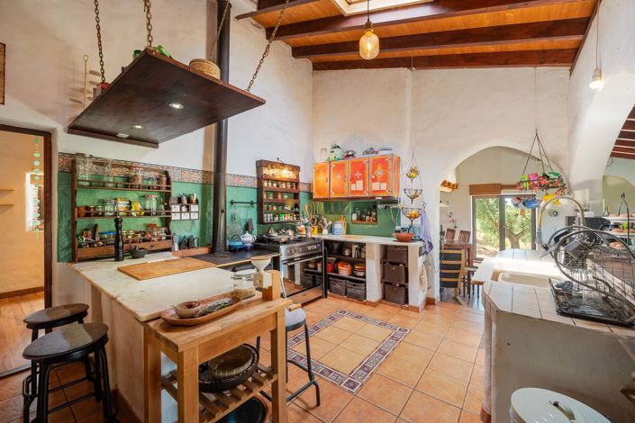 Image No.6-6 Bed Farmhouse for sale
