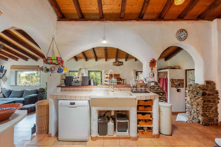 Image No.8-6 Bed Farmhouse for sale