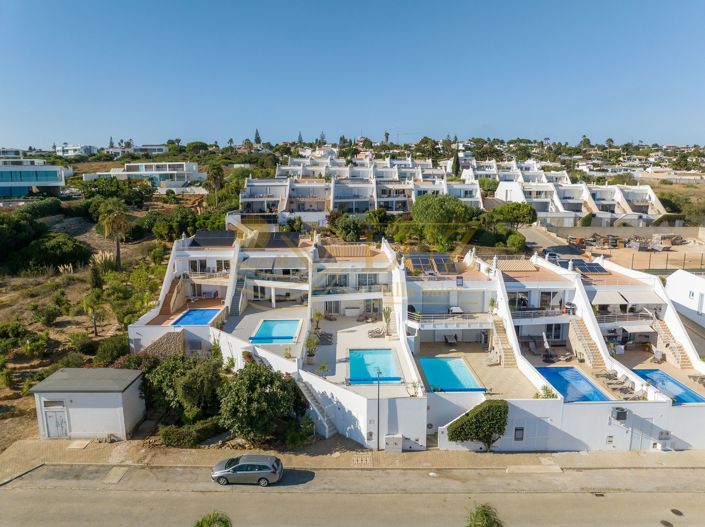 Image No.2-4 Bed Villa for sale