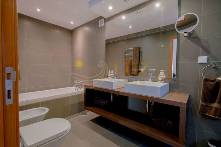 Image No.9-4 Bed Villa for sale