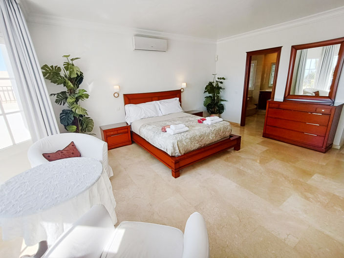 Image No.10-5 Bed Villa for sale