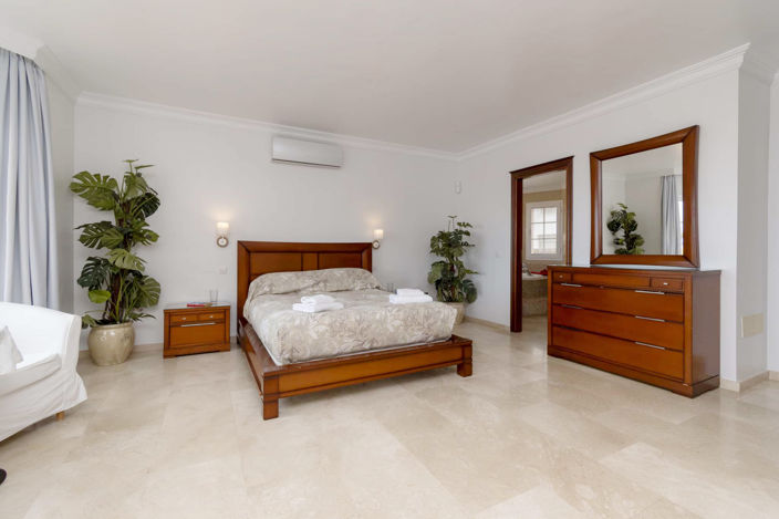 Image No.10-5 Bed Villa for sale