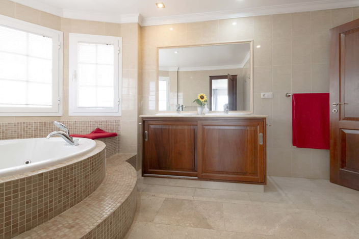 Image No.19-5 Bed Villa for sale