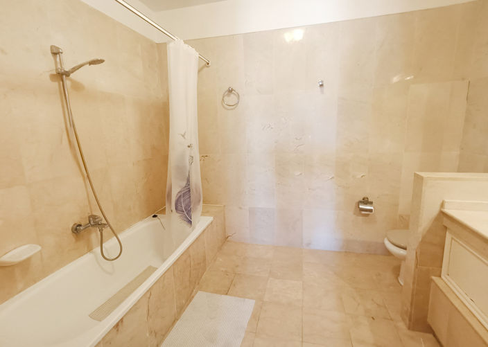 Image No.10-2 Bed Property for sale
