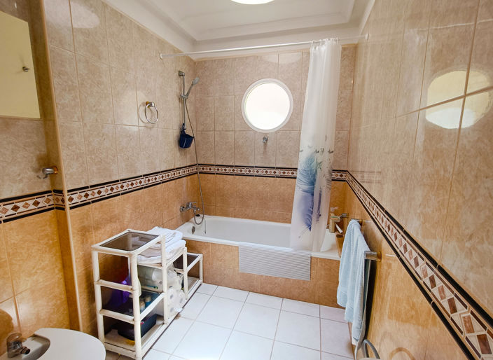 Image No.14-2 Bed Property for sale