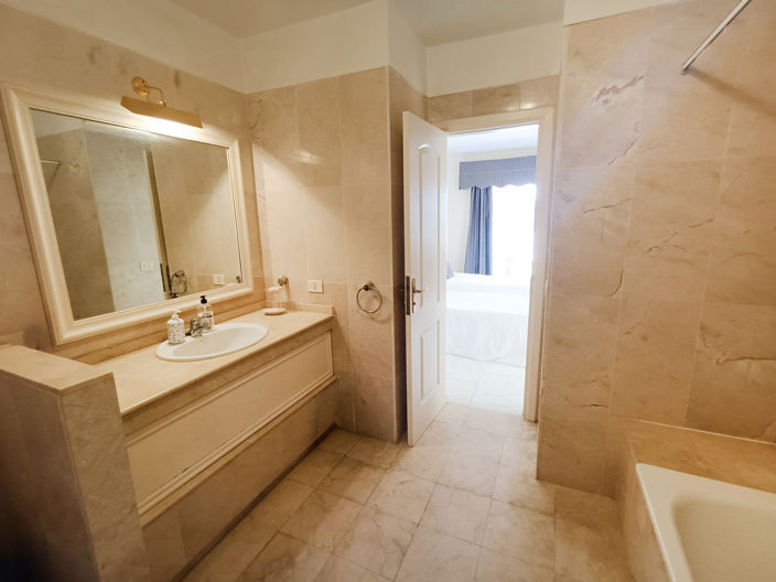 Image No.9-2 Bed Property for sale