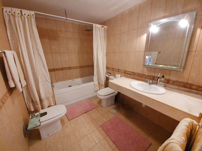 Image No.9-3 Bed Property for sale