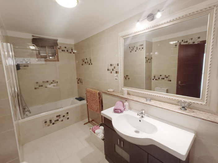 Image No.9-3 Bed Property for sale