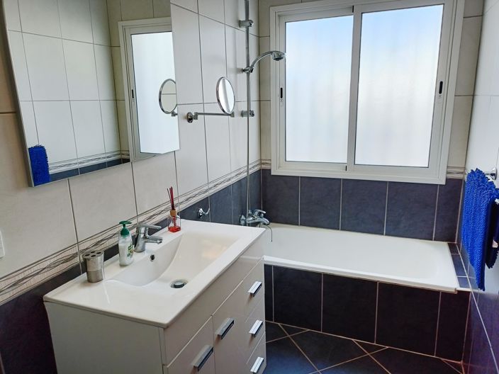 Image No.17-2 Bed Property for sale