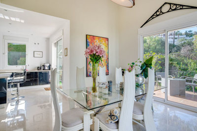 13-5fd73dea700db77384c091ca9818b1a9