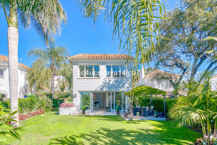 Image No.2-Villa de 4 chambres à vendre à Calahonda