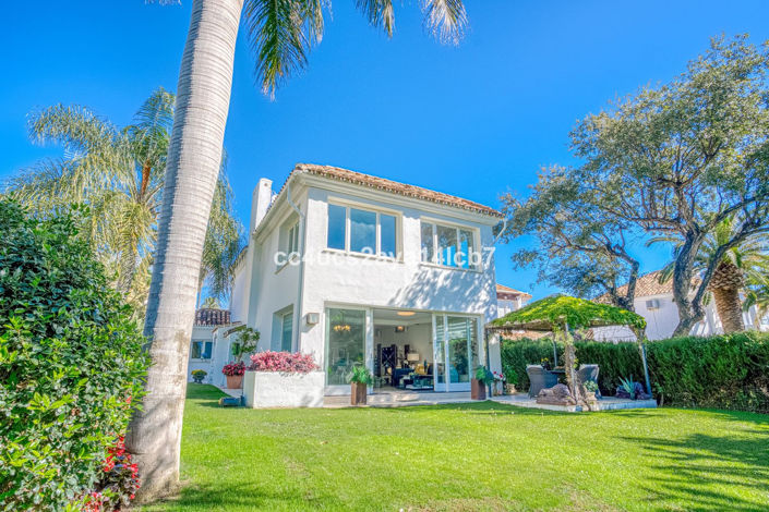 Image No.3-Villa de 4 chambres à vendre à Calahonda