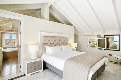 10-bb915d1cb19341576dcdc994b81ab9c5