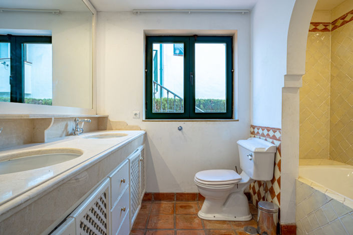 Image No.18-3 Bed Townhouse for sale