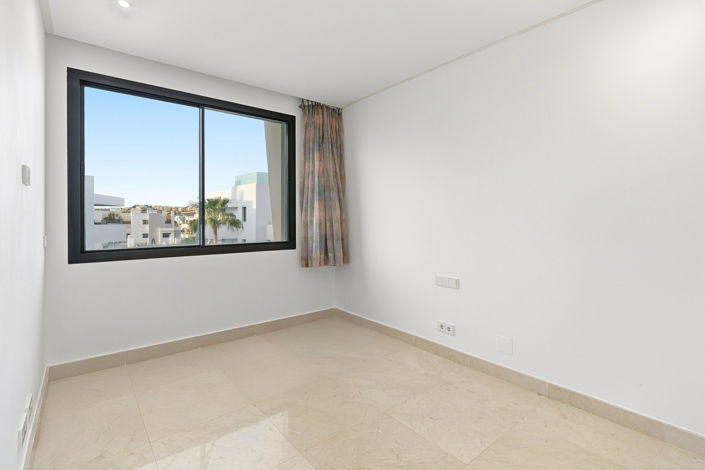 Image No.18-4 Bed Townhouse for sale