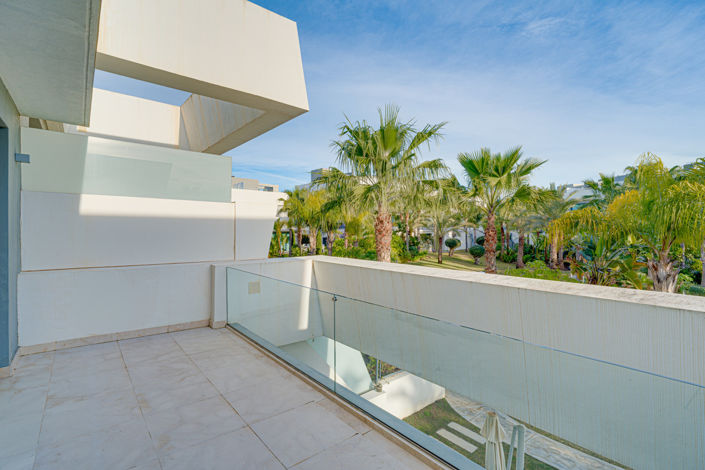 Image No.23-4 Bed Townhouse for sale