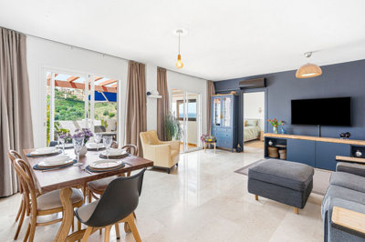 10-bb915d1cb19341576dcdc994b81ab9c5