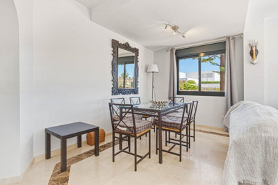 11-20939a0134ad724a8cb2a801094d15a4