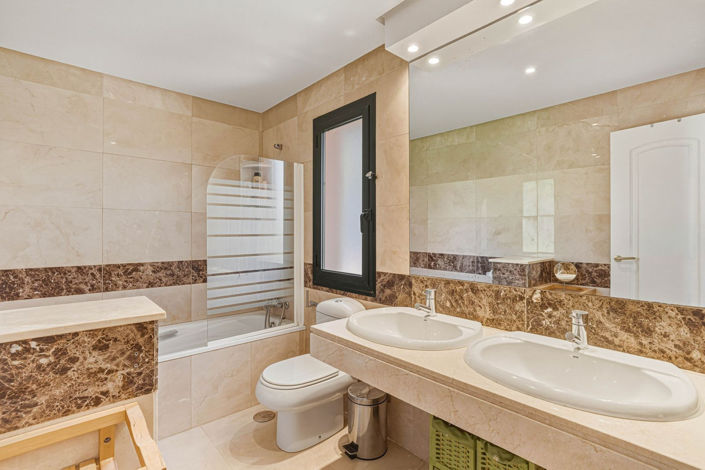 Image No.26-Maison de ville de 4 chambres à vendre à La Duquesa