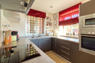 12-53013098fcab6c38b1379cd33298e050