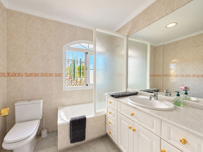 Image No.19-2 Bed Apartment for sale