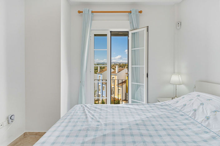 Image No.20-3 Bed Townhouse for sale