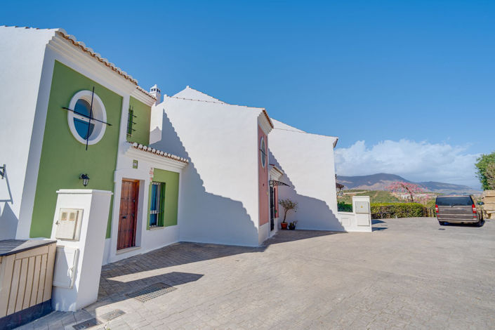 Image No.4-3 Bed Townhouse for sale