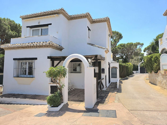 Image No.4-3 Bed Townhouse for sale